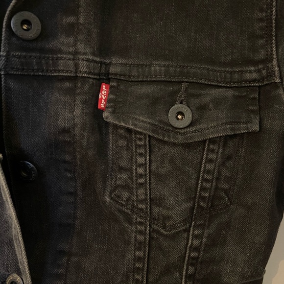 Washed Black Levi’s Women’s Trucker Jacket - Picture 2 of 4